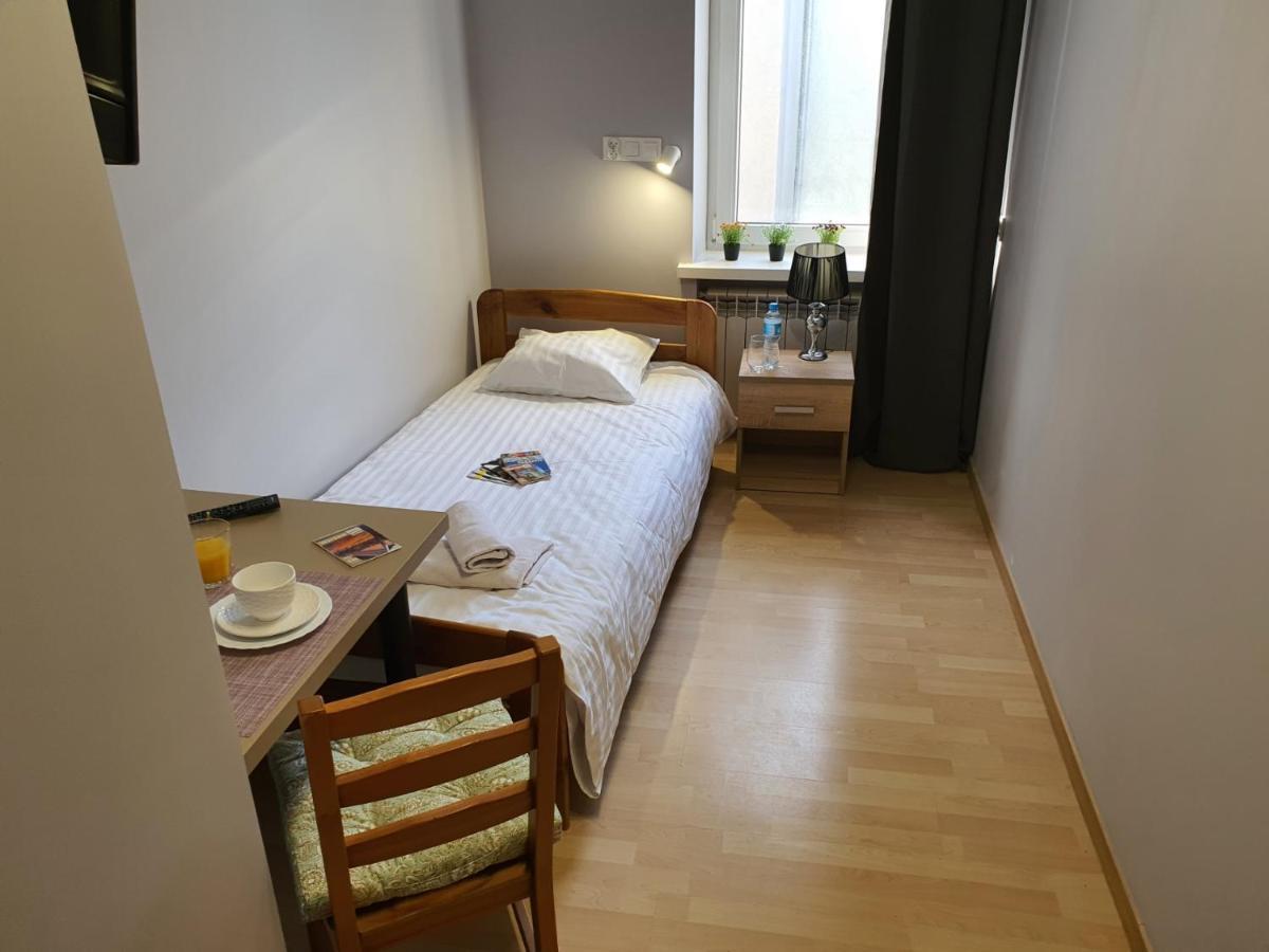Jasna Hostelik Self Check-In Varsó Kültér fotó