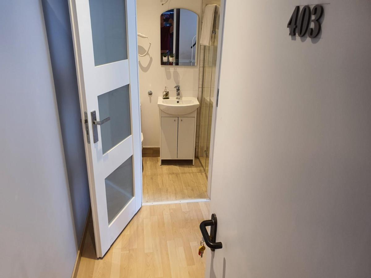 Jasna Hostelik Self Check-In Varsó Kültér fotó