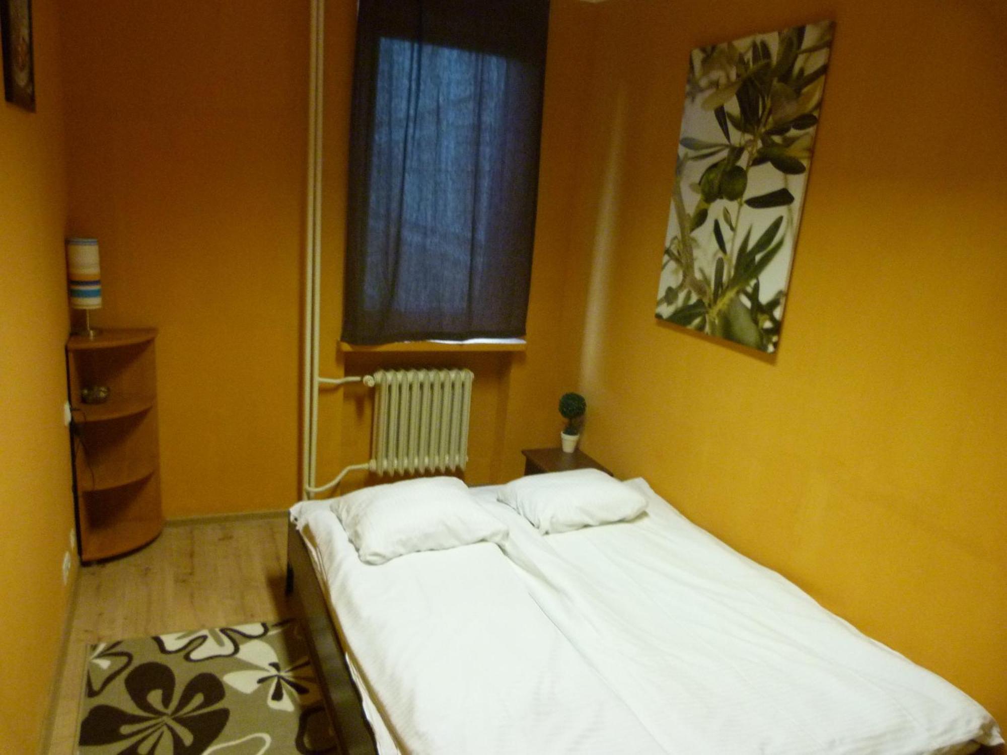 Jasna Hostelik Self Check-In Varsó Kültér fotó